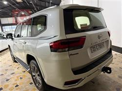 تۆیۆتا لاند کروزەر